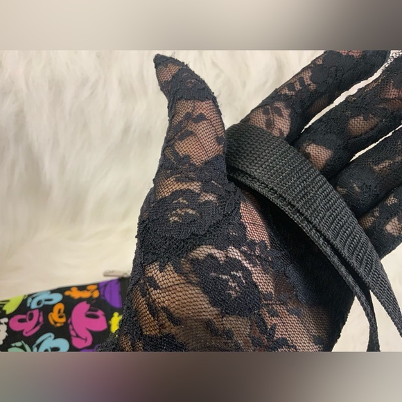 Disney Parks Mickey Mouse Messenger Bag (NWOT) - Picture 9 of 9